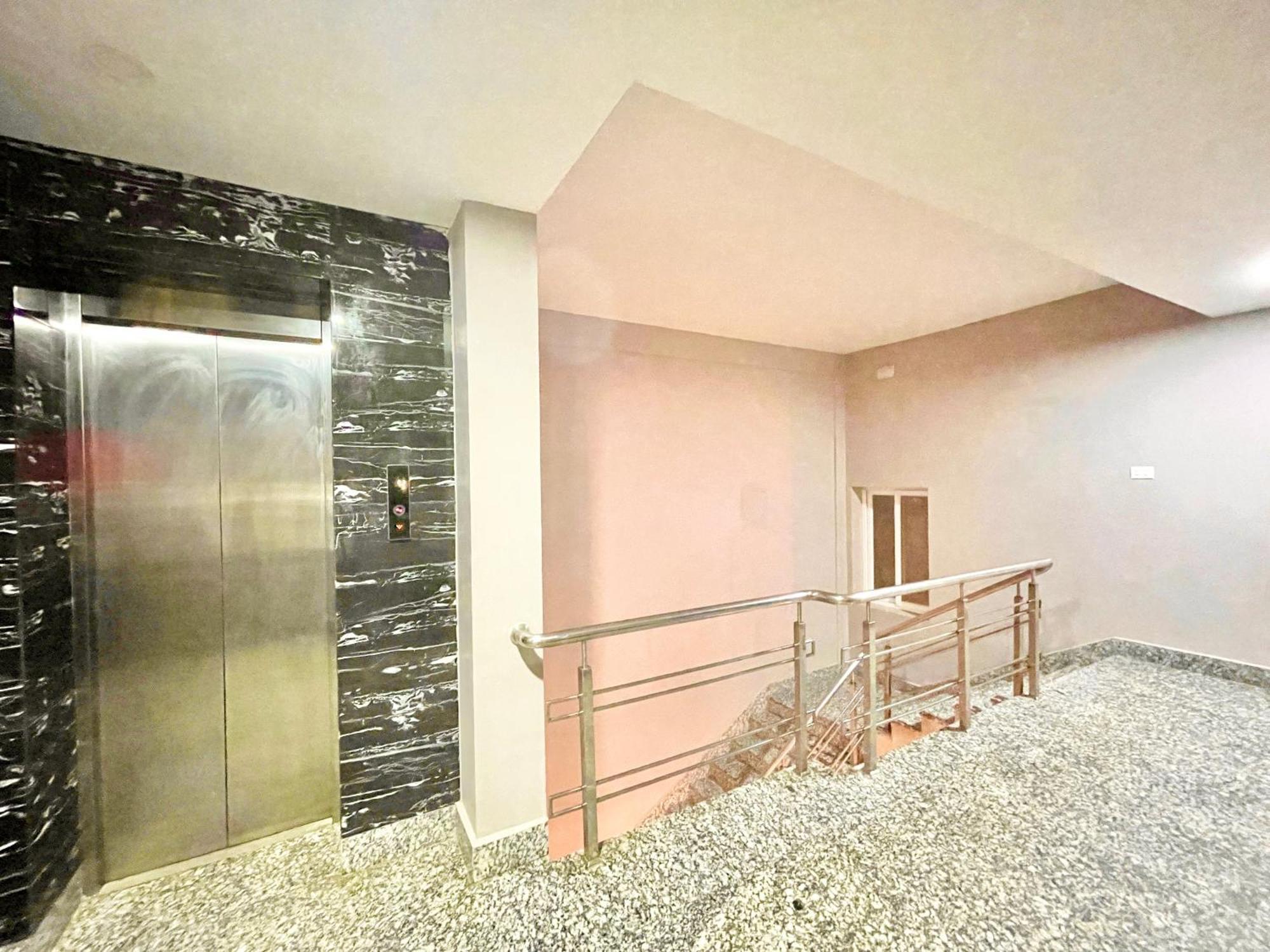 Hotel Rb International ! Puri Near-Sea-Beach-And-Temple Fully-Air-Conditioned-Hotel With-Lift-And-Card Payment Accepted-Parking-Facility, Best Hotel In Пурі Екстер'єр фото