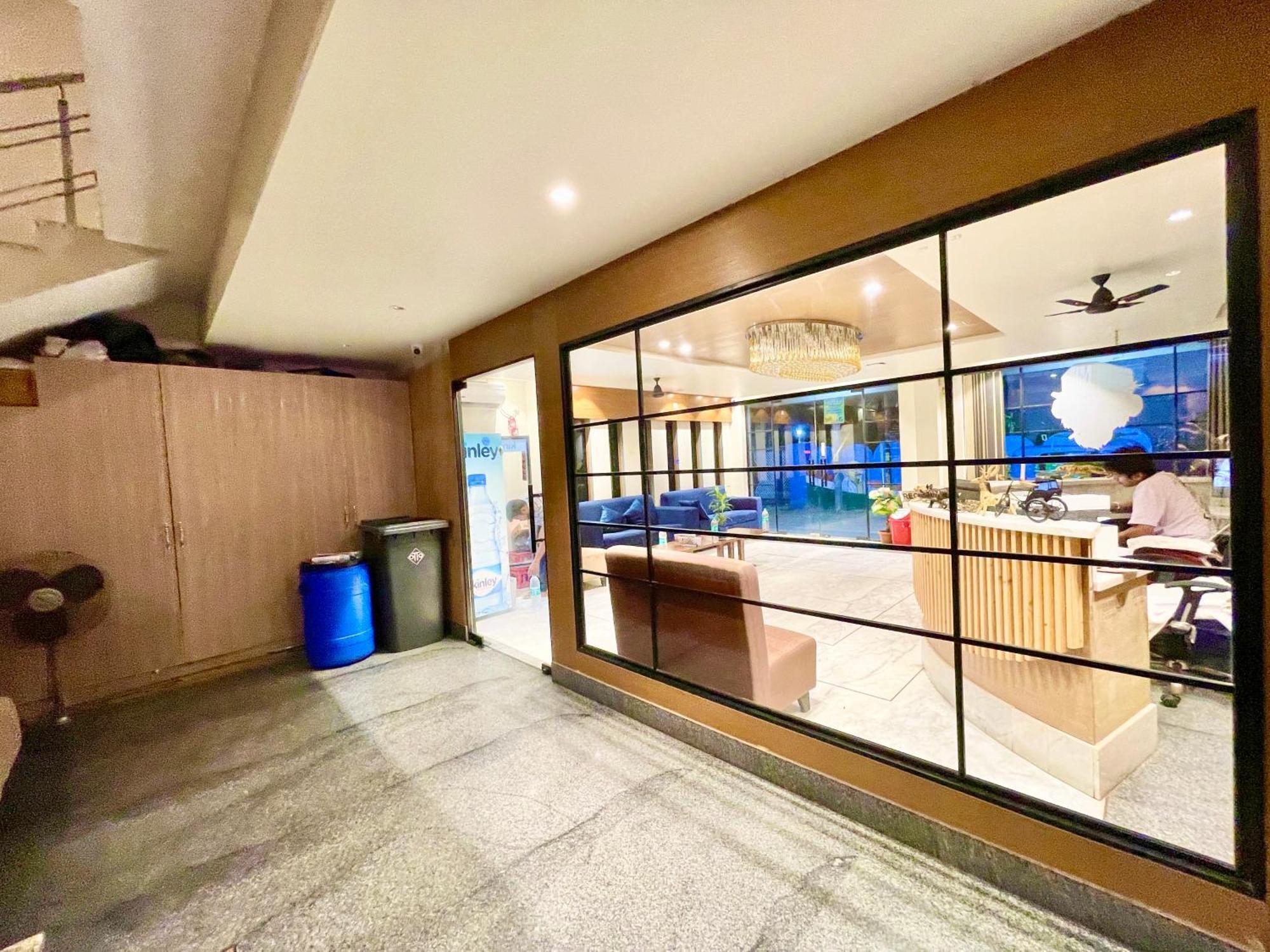 Hotel Rb International ! Puri Near-Sea-Beach-And-Temple Fully-Air-Conditioned-Hotel With-Lift-And-Card Payment Accepted-Parking-Facility, Best Hotel In Пурі Екстер'єр фото