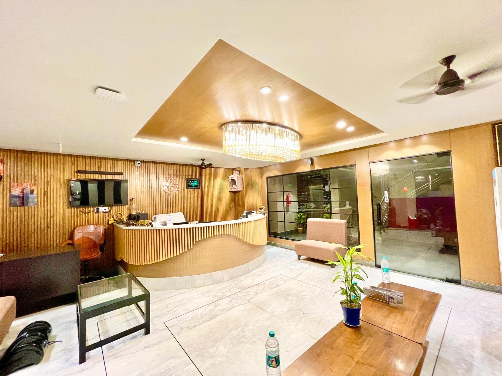 Hotel Rb International ! Puri Near-Sea-Beach-And-Temple Fully-Air-Conditioned-Hotel With-Lift-And-Card Payment Accepted-Parking-Facility, Best Hotel In Пурі Екстер'єр фото