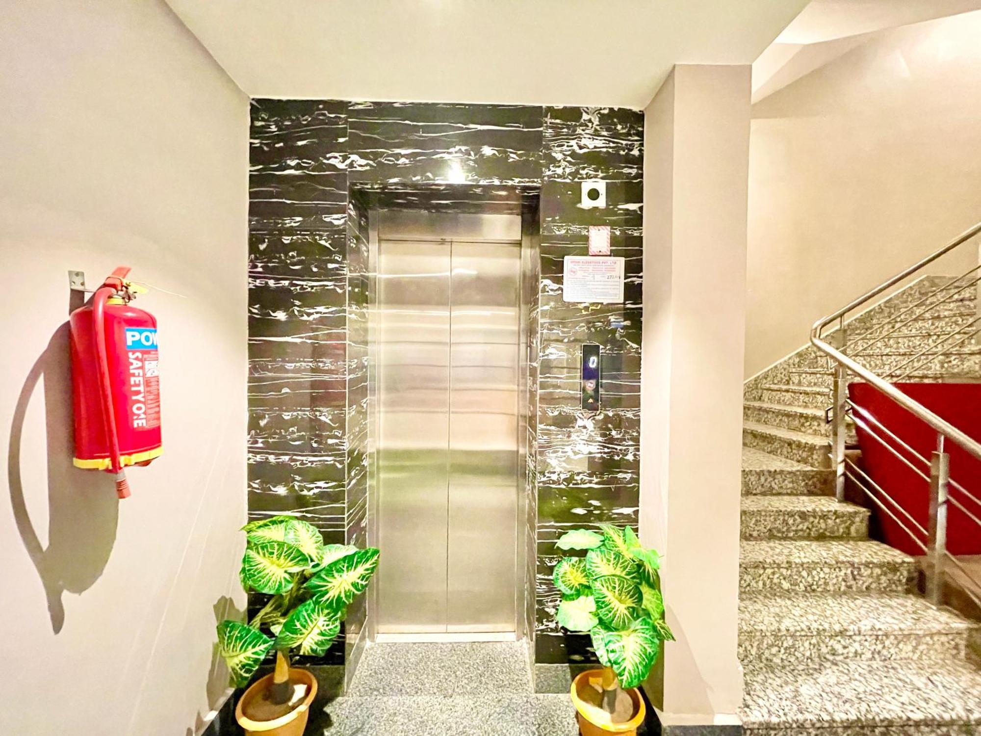Hotel Rb International ! Puri Near-Sea-Beach-And-Temple Fully-Air-Conditioned-Hotel With-Lift-And-Card Payment Accepted-Parking-Facility, Best Hotel In Пурі Екстер'єр фото