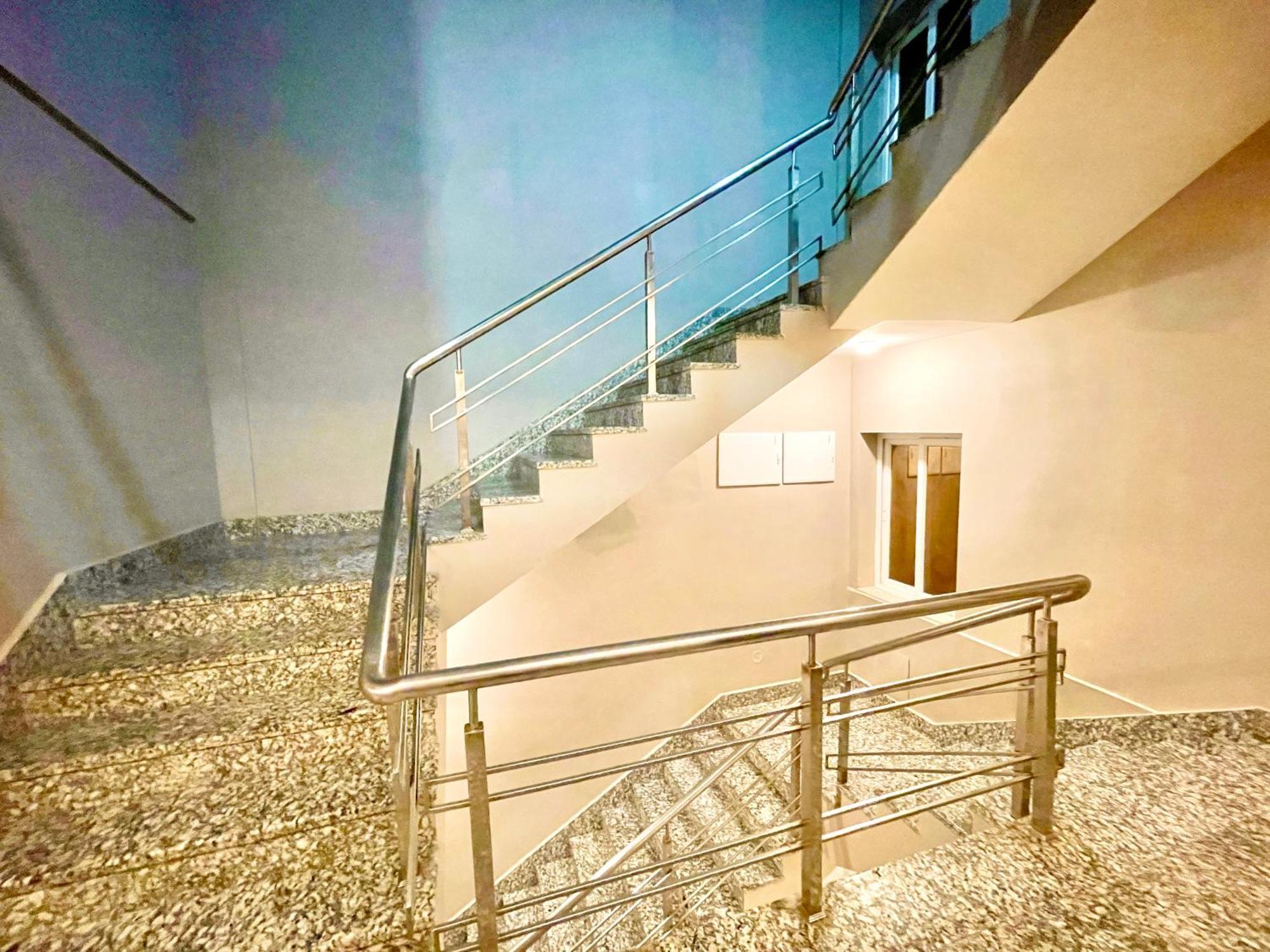 Hotel Rb International ! Puri Near-Sea-Beach-And-Temple Fully-Air-Conditioned-Hotel With-Lift-And-Card Payment Accepted-Parking-Facility, Best Hotel In Пурі Екстер'єр фото