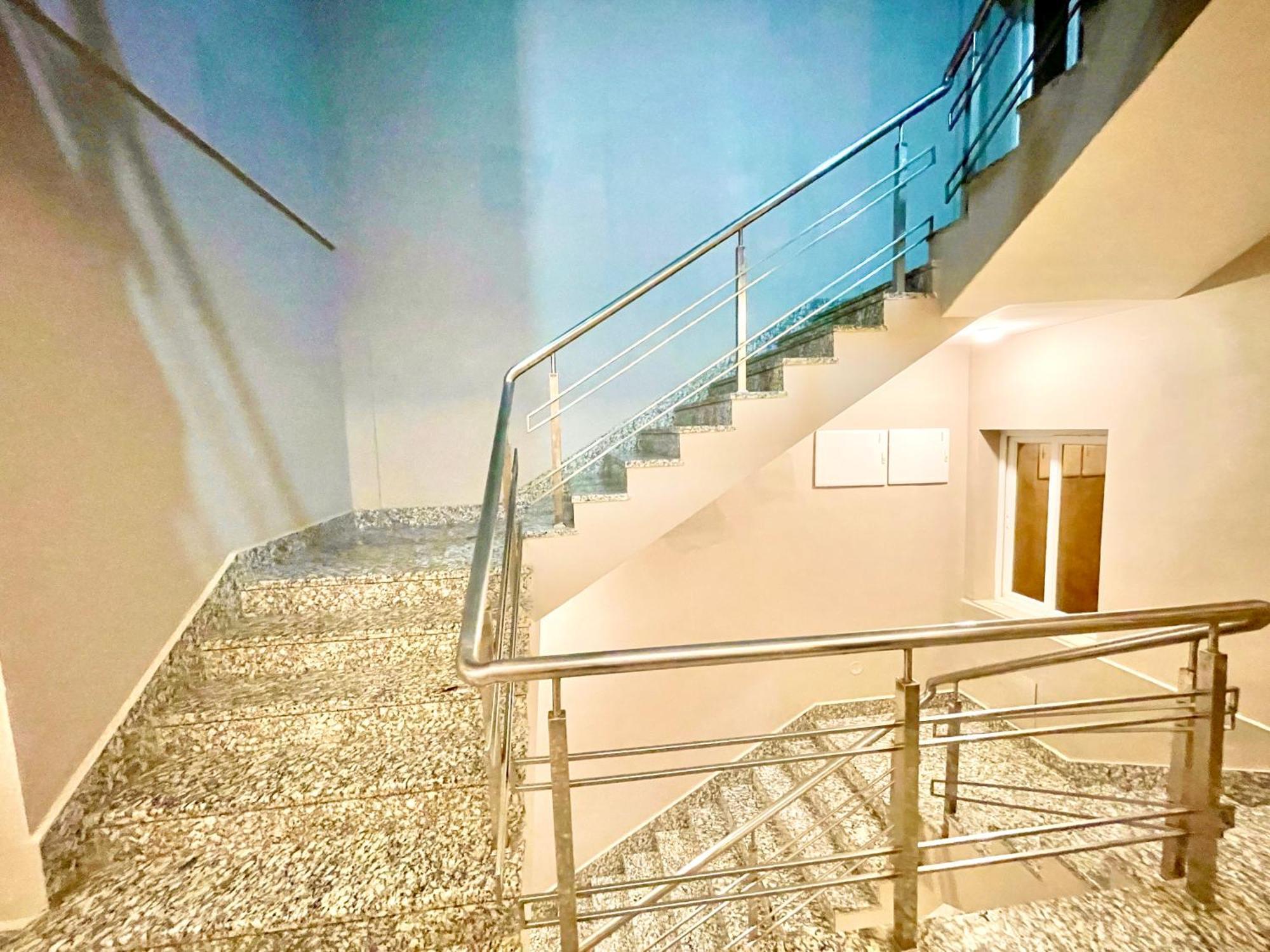 Hotel Rb International ! Puri Near-Sea-Beach-And-Temple Fully-Air-Conditioned-Hotel With-Lift-And-Card Payment Accepted-Parking-Facility, Best Hotel In Пурі Екстер'єр фото