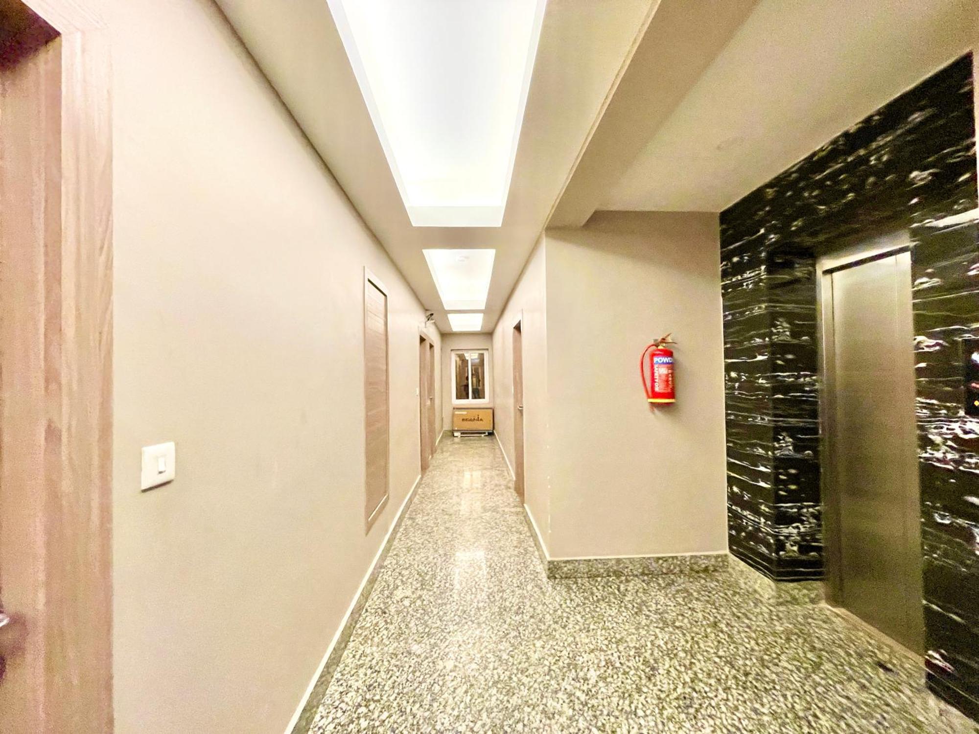Hotel Rb International ! Puri Near-Sea-Beach-And-Temple Fully-Air-Conditioned-Hotel With-Lift-And-Card Payment Accepted-Parking-Facility, Best Hotel In Пурі Екстер'єр фото