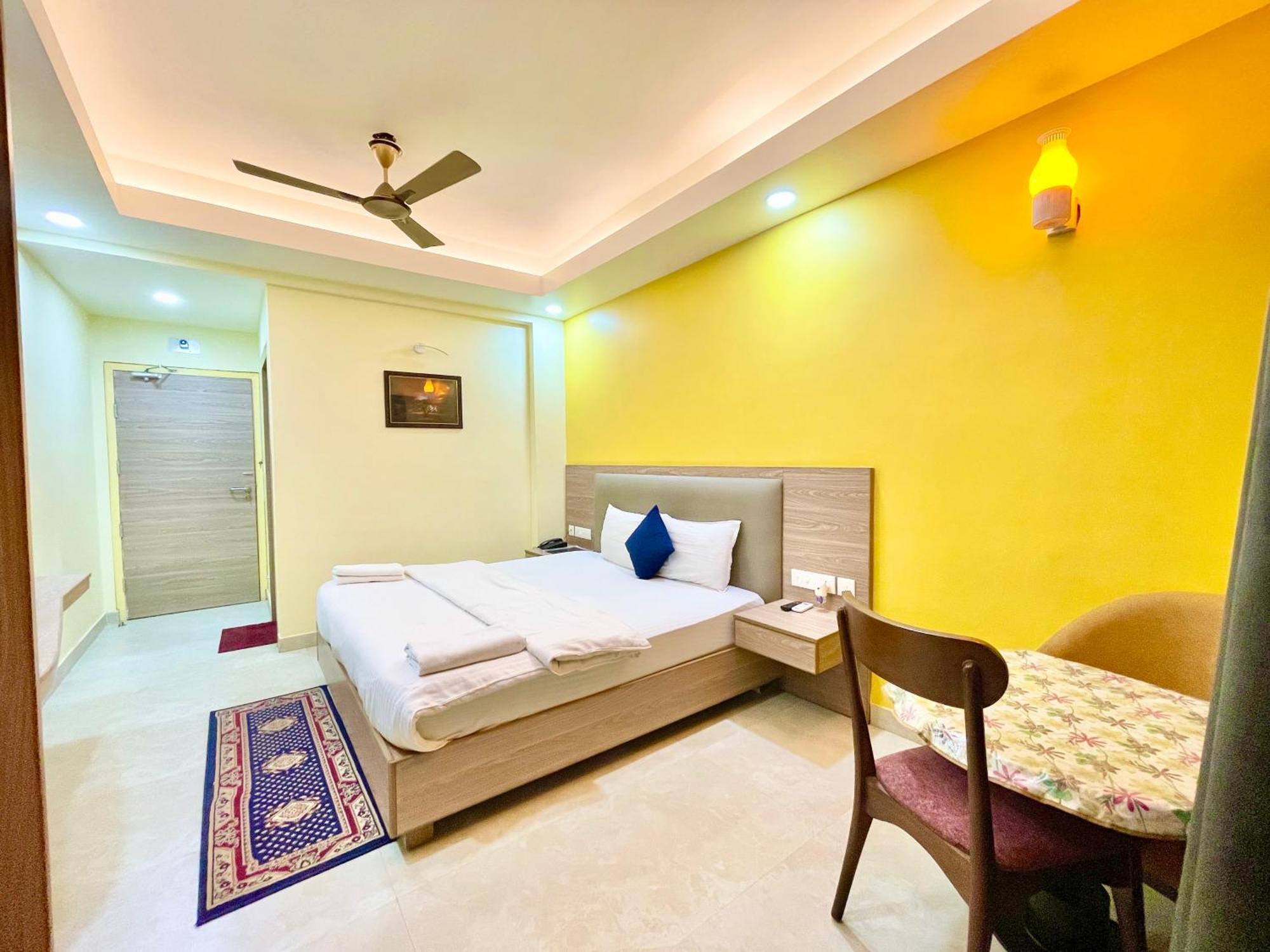 Hotel Rb International ! Puri Near-Sea-Beach-And-Temple Fully-Air-Conditioned-Hotel With-Lift-And-Card Payment Accepted-Parking-Facility, Best Hotel In Пурі Екстер'єр фото