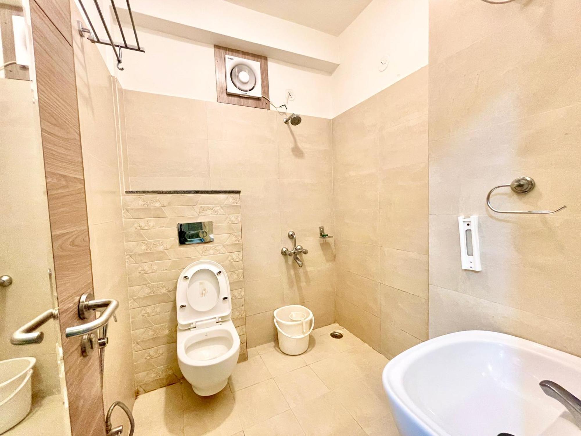 Hotel Rb International ! Puri Near-Sea-Beach-And-Temple Fully-Air-Conditioned-Hotel With-Lift-And-Card Payment Accepted-Parking-Facility, Best Hotel In Пурі Екстер'єр фото