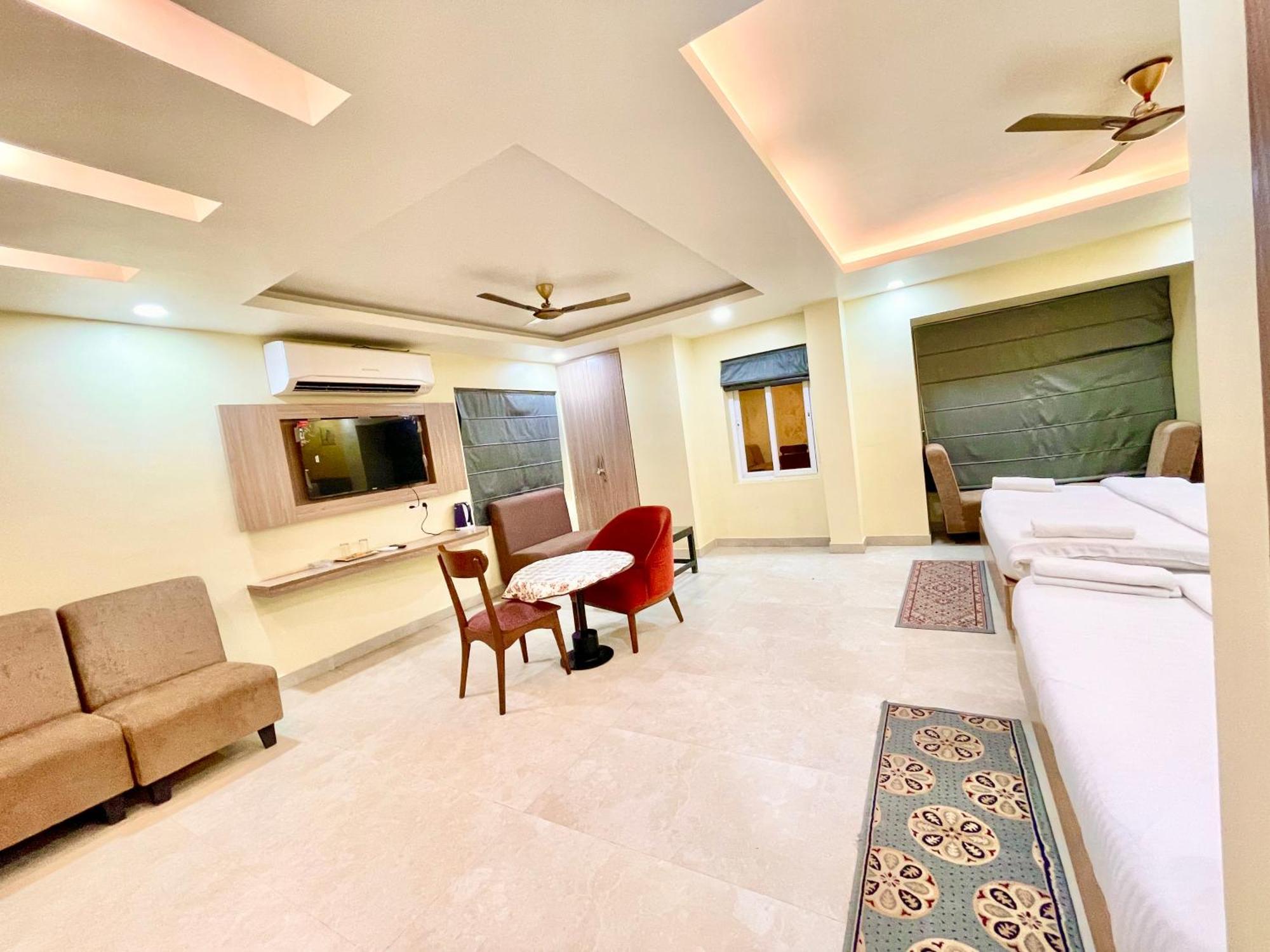 Hotel Rb International ! Puri Near-Sea-Beach-And-Temple Fully-Air-Conditioned-Hotel With-Lift-And-Card Payment Accepted-Parking-Facility, Best Hotel In Пурі Екстер'єр фото